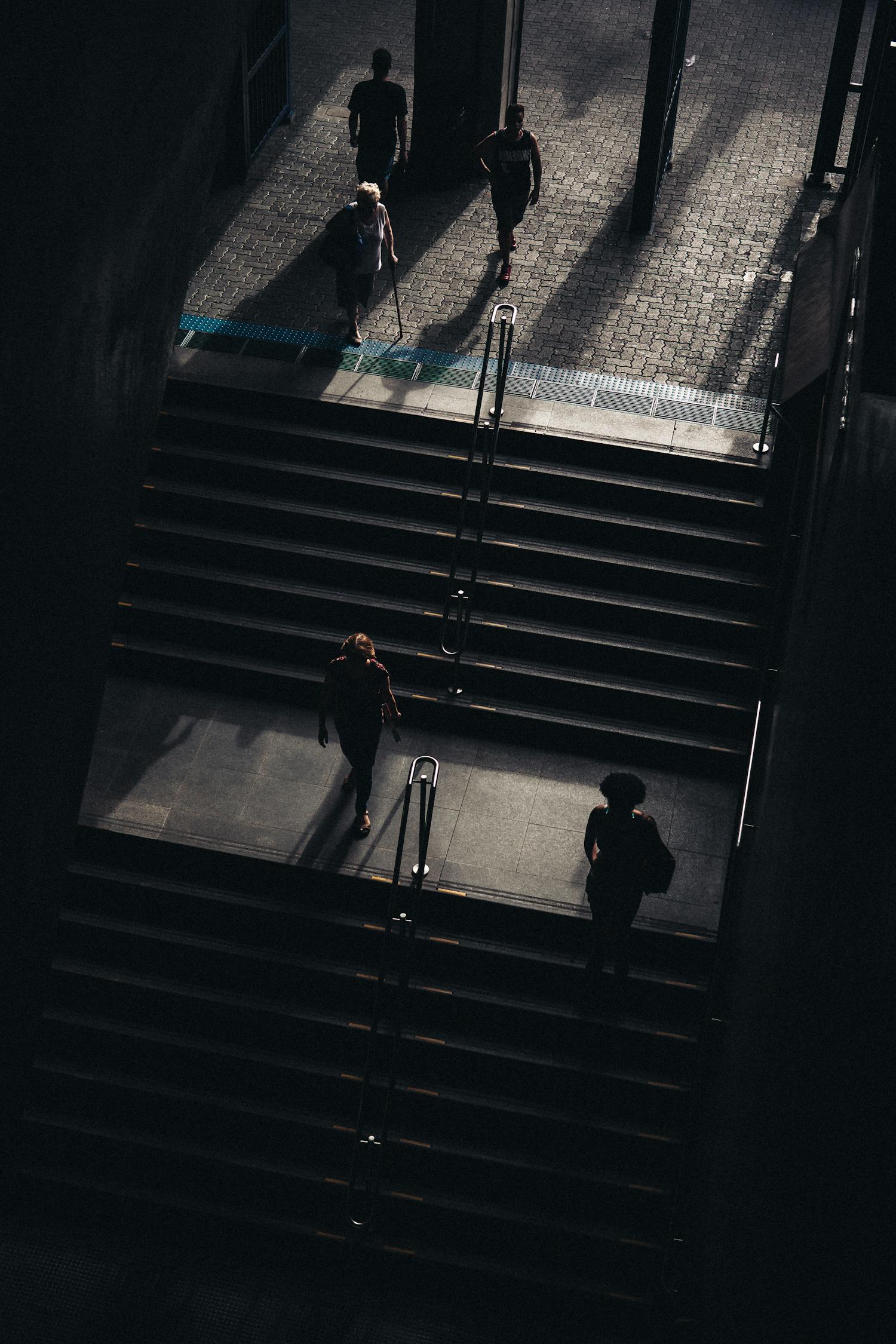 中間人電影，揭示現(xiàn)代社會灰色地帶與人性掙扎